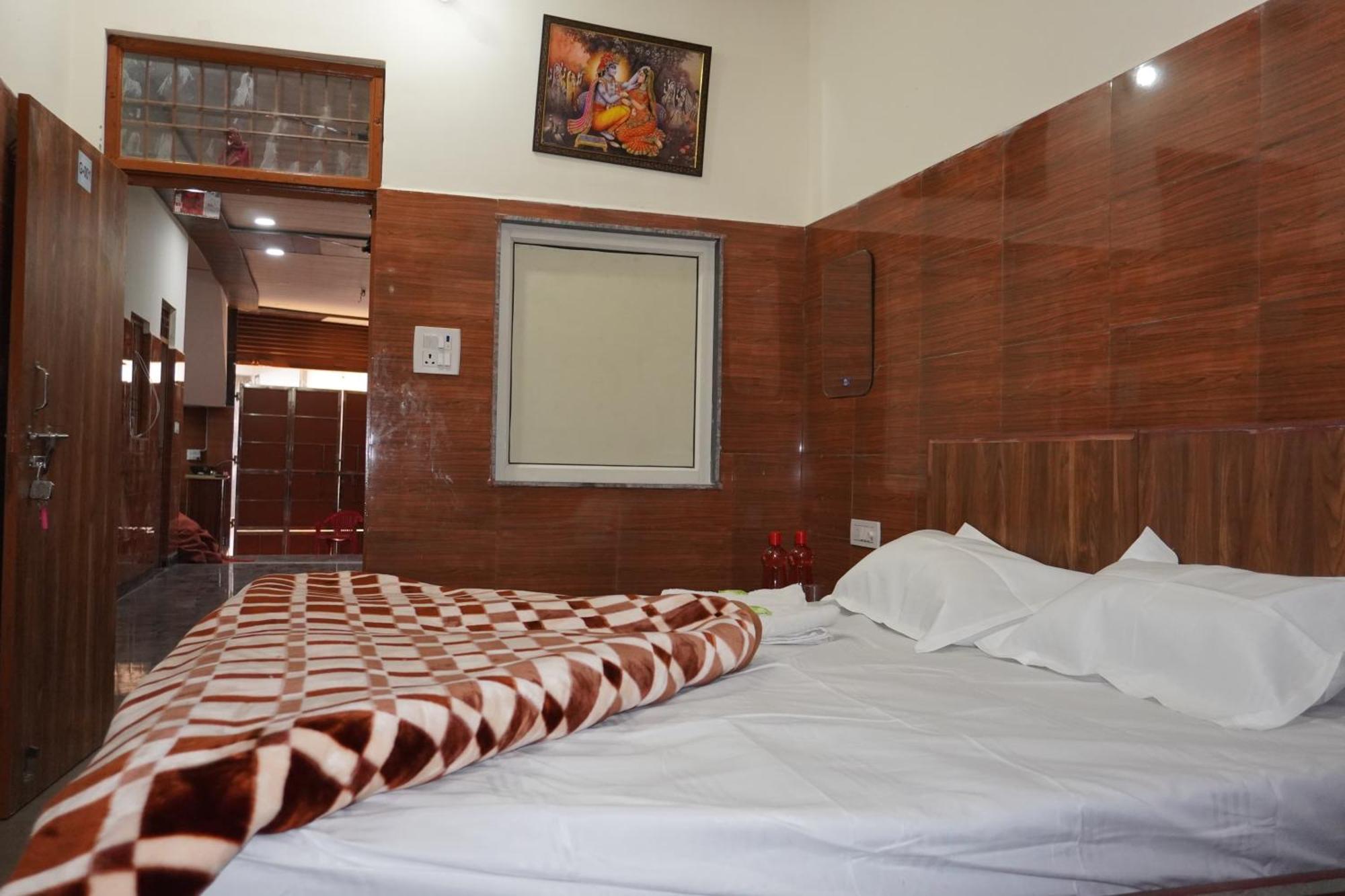 Hotel Shree Radha Rani Dham, Near Iskcon And Prem Mandir Vrindāvan Exterior foto